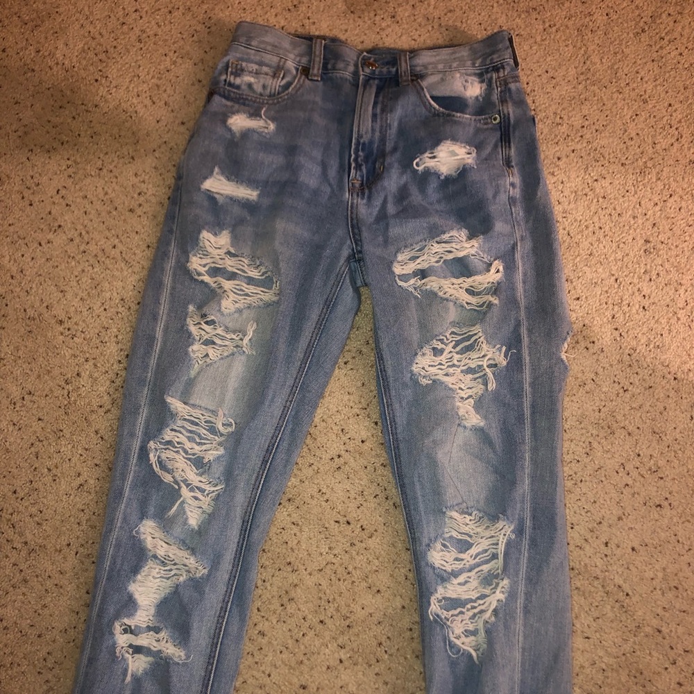 AE distressed Mom Jeans
